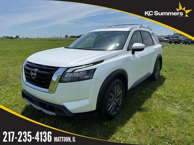 2025 Nissan Pathfinder SL 4WD in Everest White Pearl Tricoat — front three-quarter view
